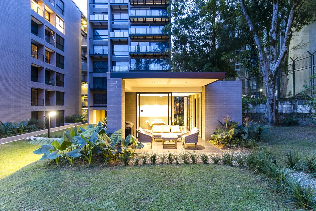 Green areas and gardens at Loma Verde in El Poblado, Medellín, where guests walk their dogs