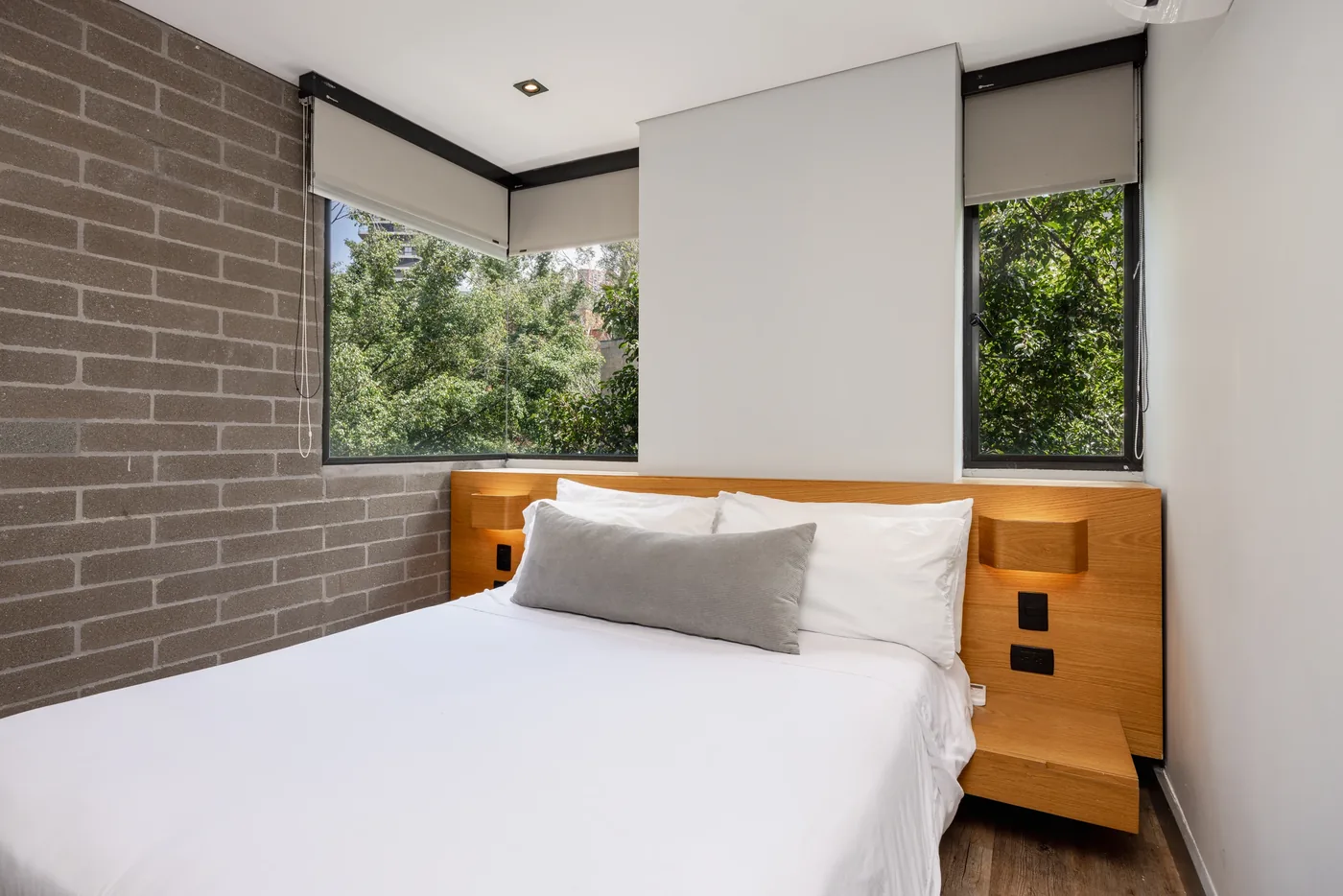 Second bedroom with garden windows in a two-bedroom furnished apartment at Loma Verde, Medellín